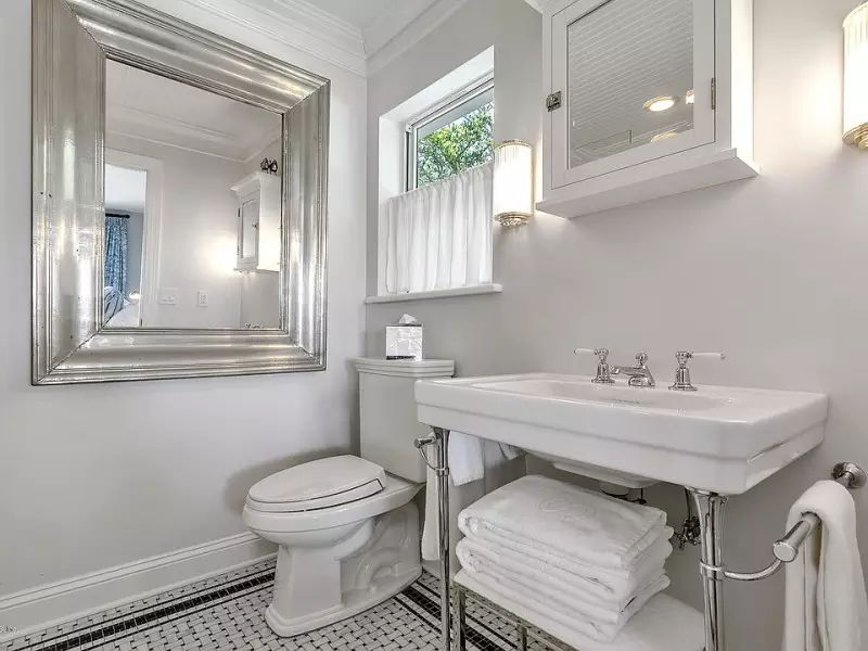 Beautiful Gray Bathrooms