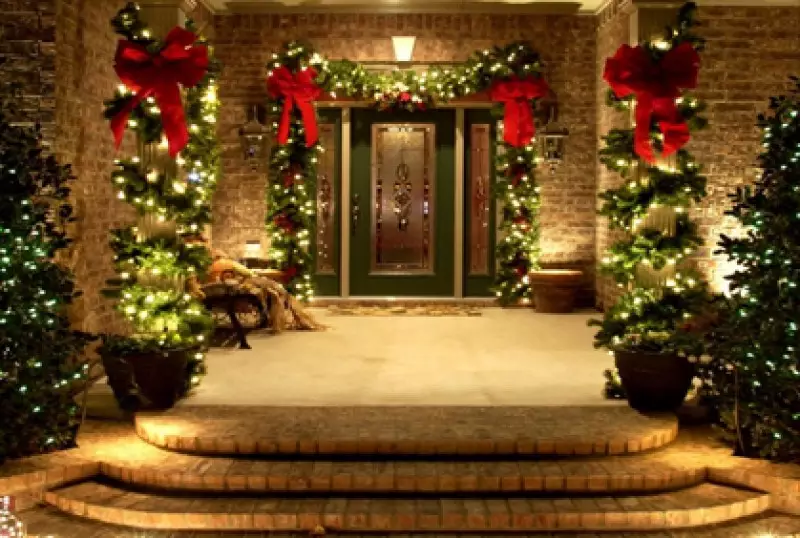 Christmas Door Decorating