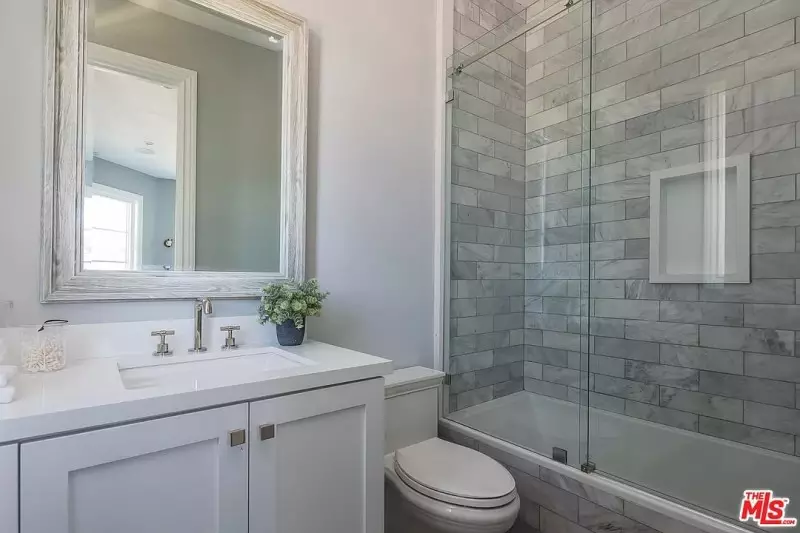 Subway Tile Bathroom Pictures