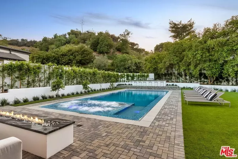 Backyard Pool Designs: Endless Inspiration for Your Oasis