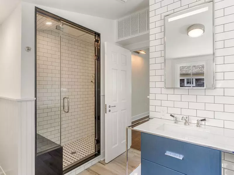 Pictures of Bathrooms with White Subway Tile