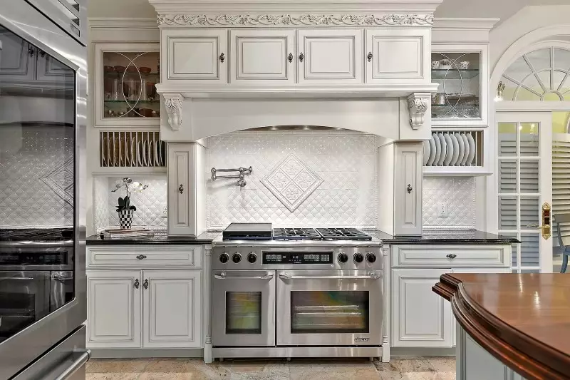 White Kitchen Backsplash Pictures