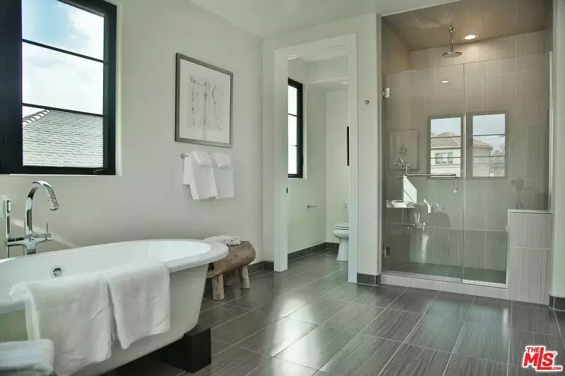 Small Bathroom Designs with Shower