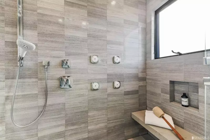 Pictures of Tiled Showers with Glass Doors