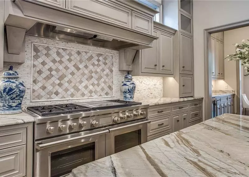 Gray Kitchen Cabinets: Stylish Designs