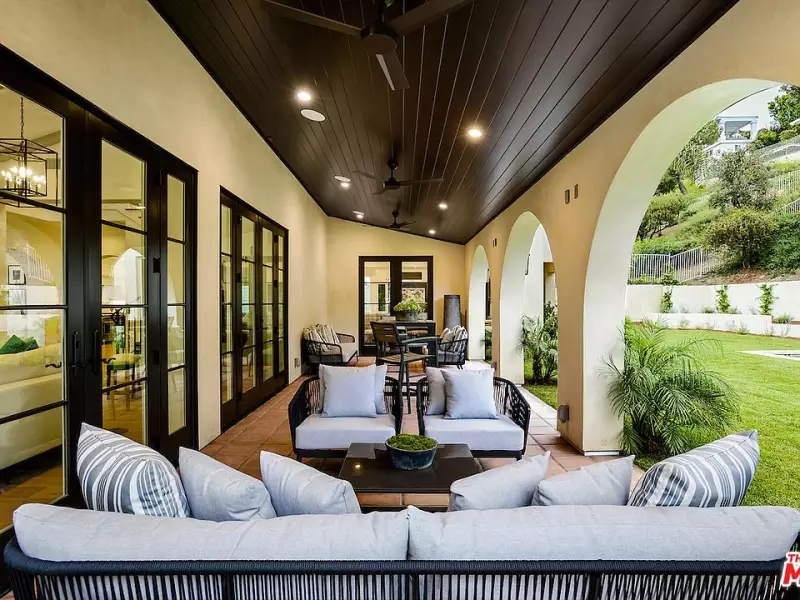 Covered Patio Decorating Ideas