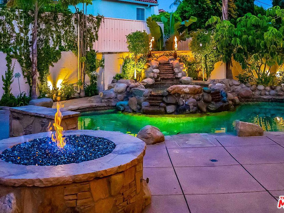 Backyard Fire Pit Ideas | Top 50 Pictures