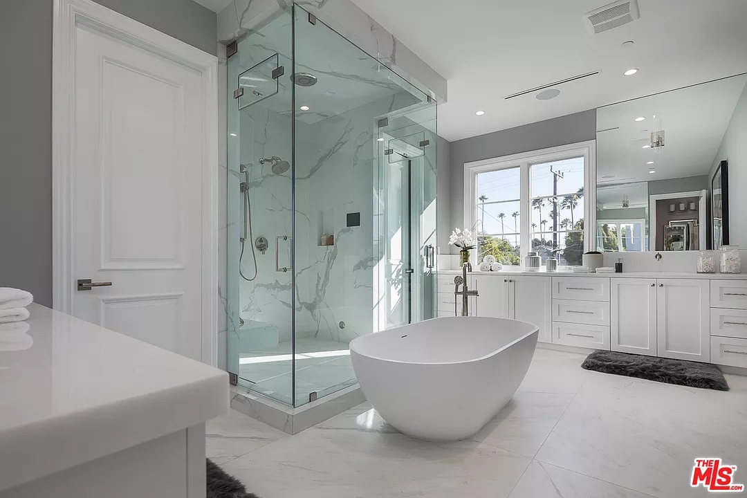 Master Bathroom Layout Ideas | Top 50 Pictures