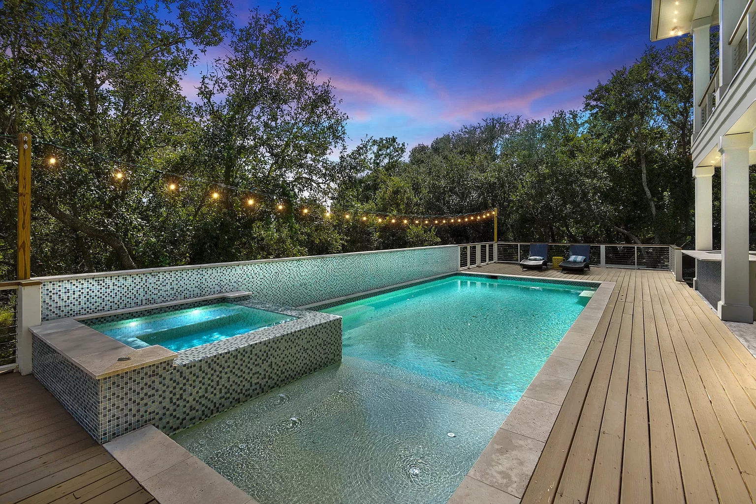 Unique Pool Decking Ideas with Simple Decor